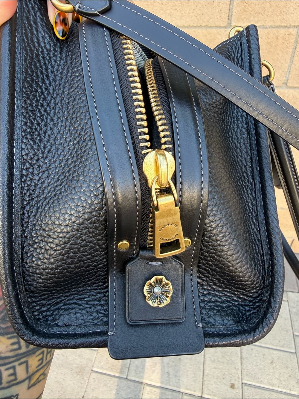 Coach Black Pebbled Leather rogue 25 with Gold Hardware - Picture 4 of 8